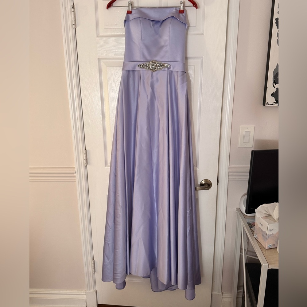 Elegant Lavender Strapless Gown with Embellished Waist